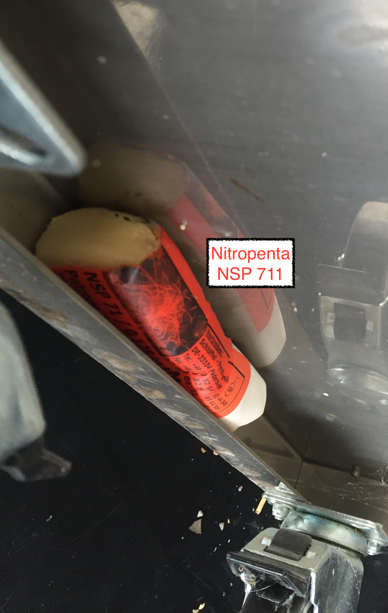 Gefundene Nitropenta-Sprengstoffpatrone im Such-Training